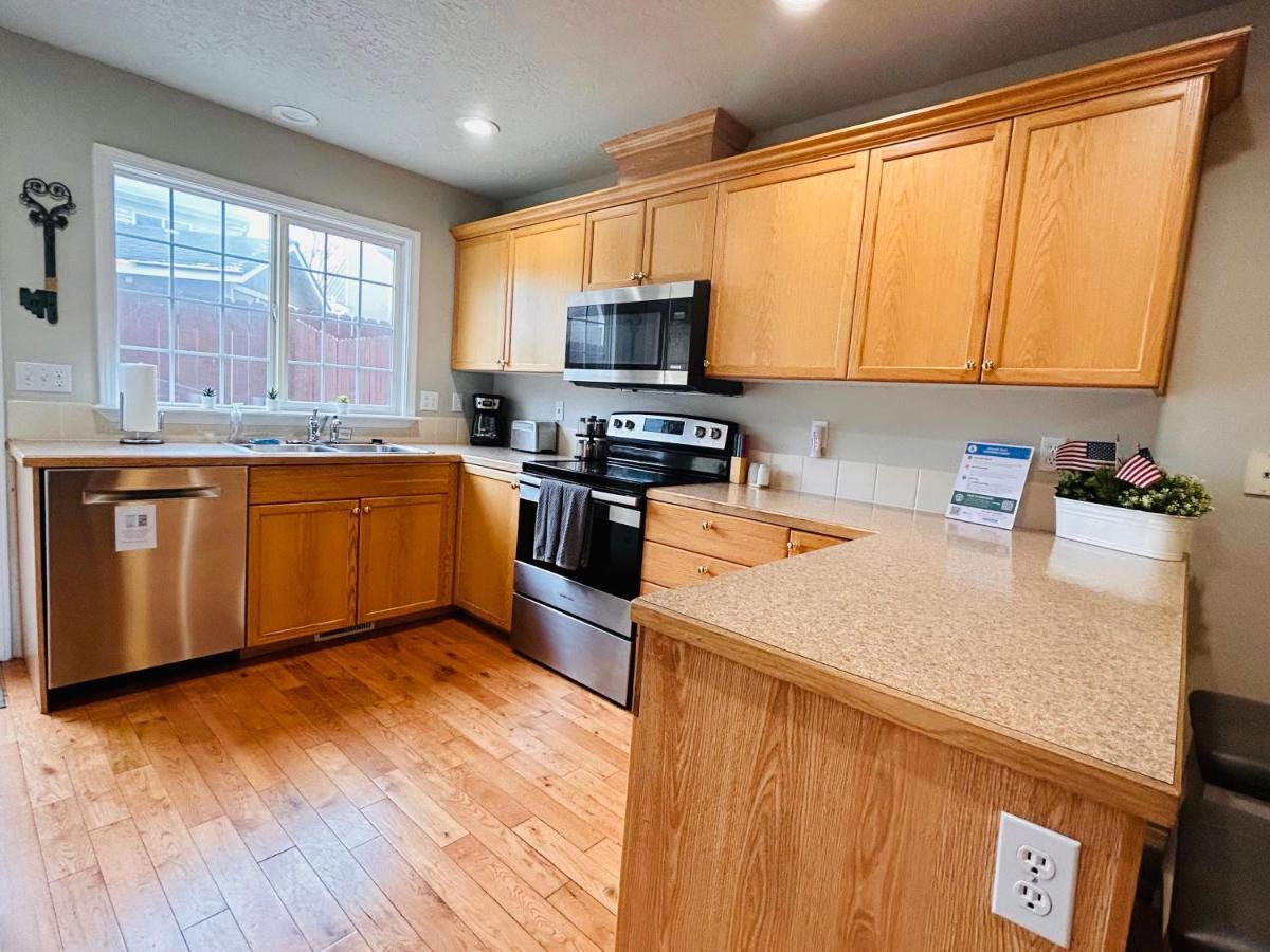 The Getaway Se Boise Condo Across The Street From Greenbelt, Bown Crossing And Boise River 3Bd 3Bath, 4 Beds! Lovely, Homey, Dining Table Seats 6 Ngoại thất bức ảnh