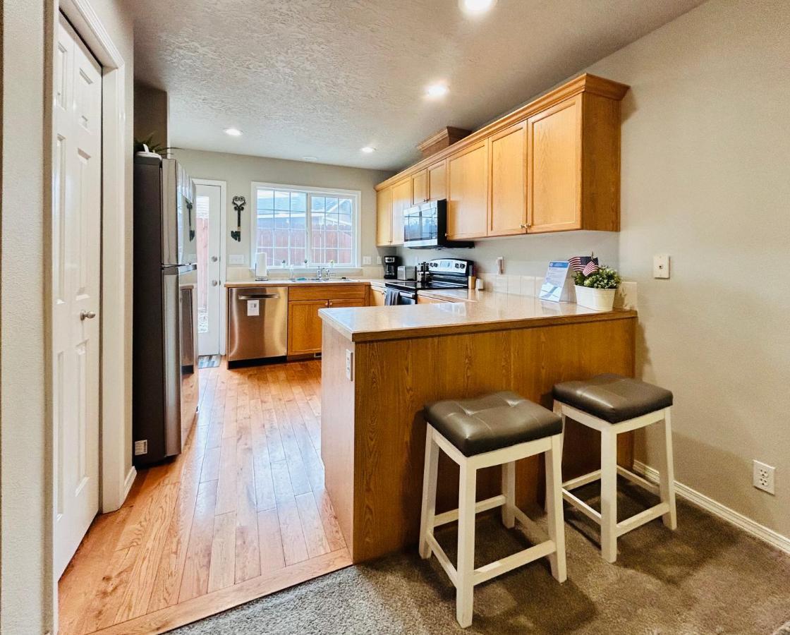 The Getaway Se Boise Condo Across The Street From Greenbelt, Bown Crossing And Boise River 3Bd 3Bath, 4 Beds! Lovely, Homey, Dining Table Seats 6 Ngoại thất bức ảnh