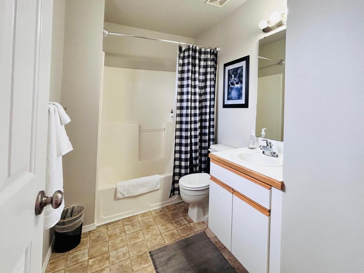 The Getaway Se Boise Condo Across The Street From Greenbelt, Bown Crossing And Boise River 3Bd 3Bath, 4 Beds! Lovely, Homey, Dining Table Seats 6 Ngoại thất bức ảnh